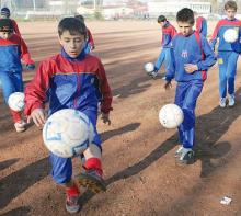 Lasati copiii la fotbal