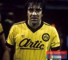 Marcel Raducanu in tricoul Borussia Dortmund